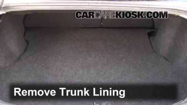 2012 Chrysler 200 LX 2.4L 4 Cyl. Sedan (4 Door) Pneus et roues Changer un pneu crevé